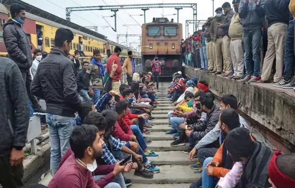 बिहारचे दारिद्र्य पैसे उधळून संपणार&nbsp;का..?