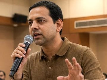 अभिजीत, नेहा, विद्यानंद: ही नवी परिवर्तनीय&nbsp;प्रतिके